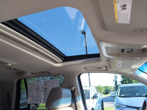 Used 2018 Chevrolet Tahoe LT w/ Luxury Package AWD/4WD image 10