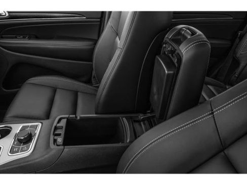 Used 2018 Jeep Grand Cherokee Limited AWD/4WD image 18