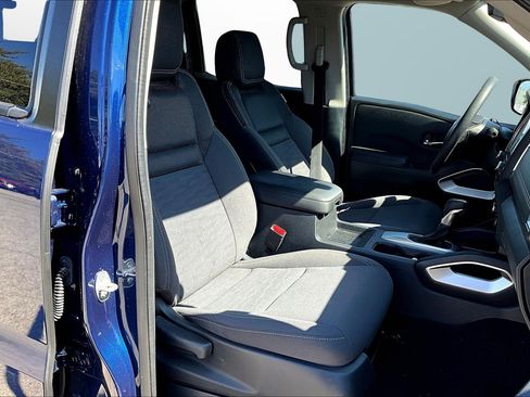 Used 2022 Nissan Frontier SV image 7