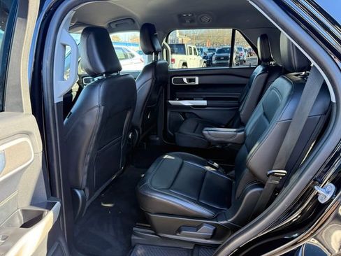 Used 2022 Ford Explorer XLT w/ Equipment Group 202A image 4
