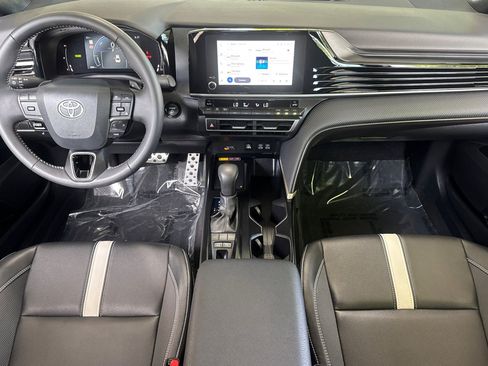 Used 2025 Toyota Camry SE FWD image 16