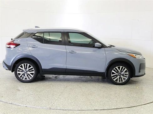 Used 2024 Nissan Kicks SV FWD image 9