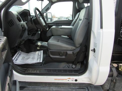 Used 2016 Ford F550 2WD Regular Cab Super Duty image 31