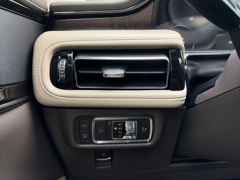 Used 2022 Lincoln Nautilus Reserve AWD/4WD image 27