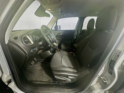 Used 2016 Jeep Renegade Latitude FWD image 13