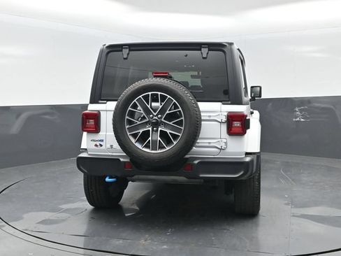 Used 2023 Jeep Wrangler Unlimited Sahara w/ Cold Weather Group AWD/4WD image 19