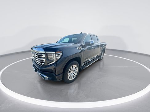 Used 2023 GMC Sierra 1500 Denali w/ Technology Package AWD/4WD image 4