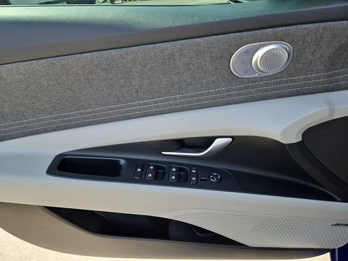 Used 2022 Hyundai Elantra Limited FWD image 13