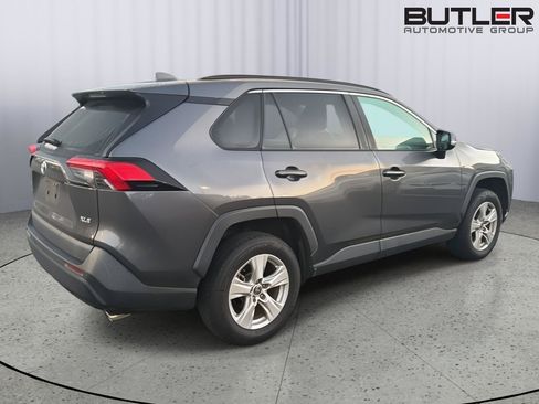 Used 2021 Toyota RAV4 XLE w/ Convenience Package FWD image 5