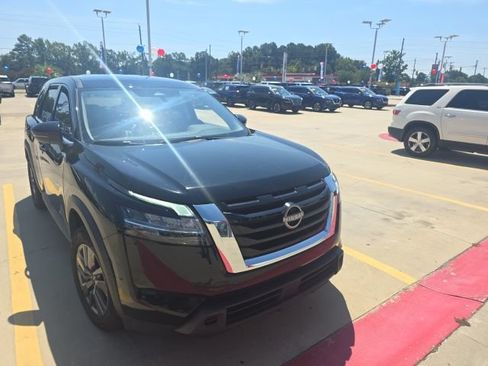 Used 2022 Nissan Pathfinder S FWD image 1