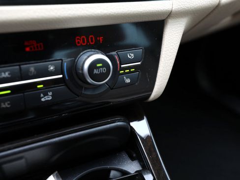 Used 2013 BMW 528i xDrive Sedan image 17