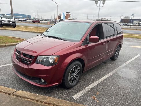 Used 2017 Dodge Grand Caravan GT image 4