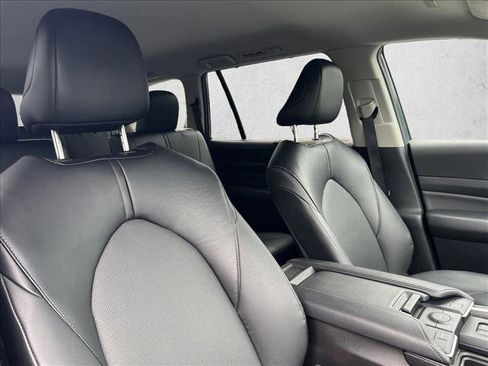 Certified 2025 Toyota Grand Highlander FWD image 24