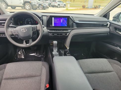 Used 2025 Toyota Camry LE FWD image 8
