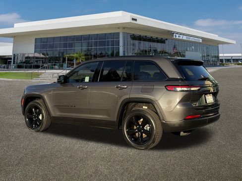 Used 2022 Jeep Grand Cherokee Altitude image 7