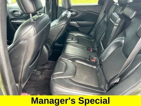 Used 2019 Jeep Cherokee Latitude Plus AWD/4WD image 38