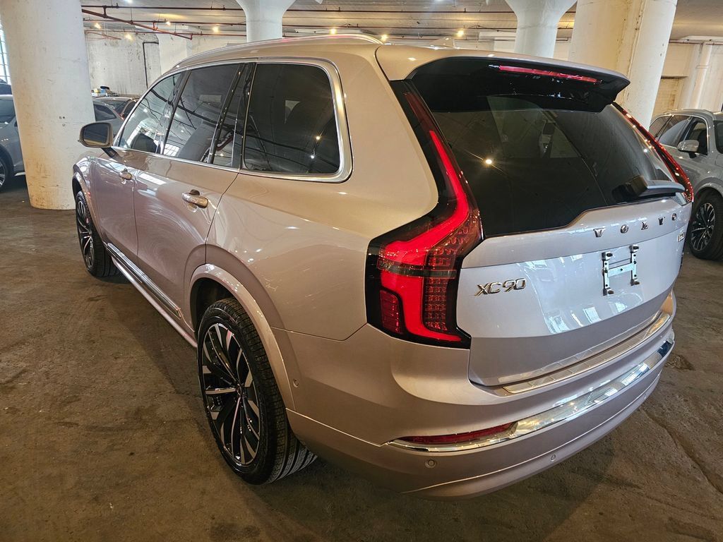 Certified 2026 Volvo XC90 B6 Plus w/ Protection Package Premier AWD/4WD image 2