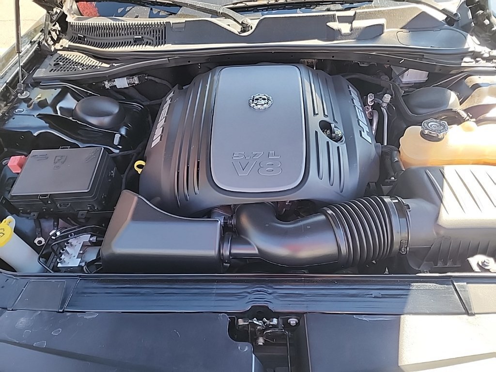 Used 2017 Dodge Challenger R/T RWD image 3
