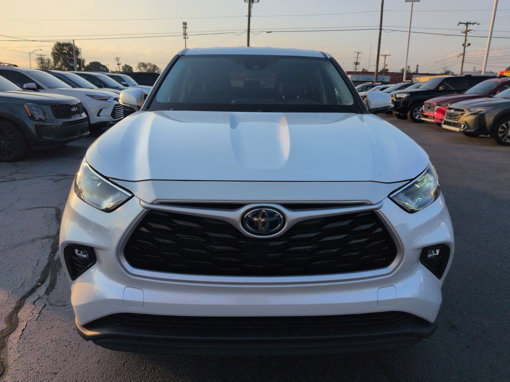 Used 2023 Toyota Highlander LE AWD/4WD image 8