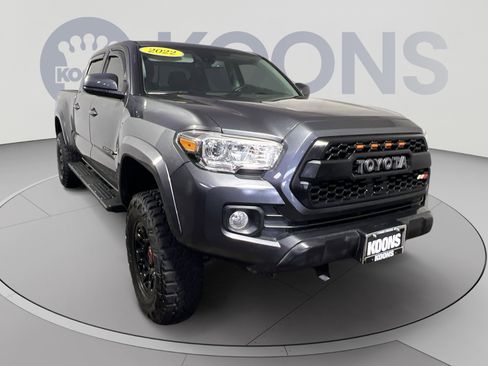 Used 2022 Toyota Tacoma SR5 AWD/4WD image 10