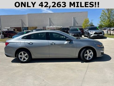 Used 2024 Chevrolet Malibu LT FWD image 2