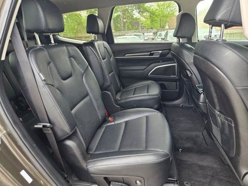 Used 2025 Kia Telluride S image 27