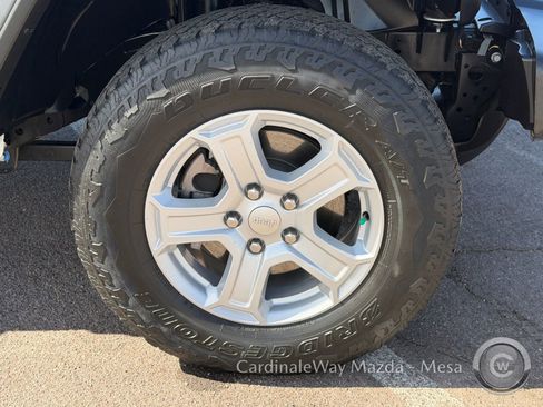 Used 2024 Jeep Wrangler Unlimited Rubicon 4xe w/ Technology Group image 10