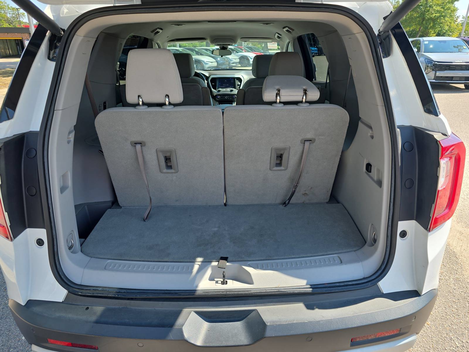 Used 2022 GMC Acadia SLE w/ Driver Convenience Package FWD image 13