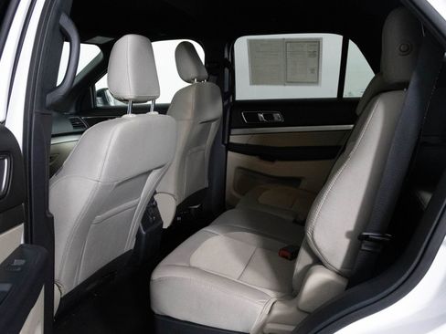 Used 2019 Ford Explorer XLT image 35