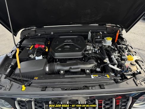 Used 2023 Jeep Wrangler Unlimited Sahara AWD/4WD image 40