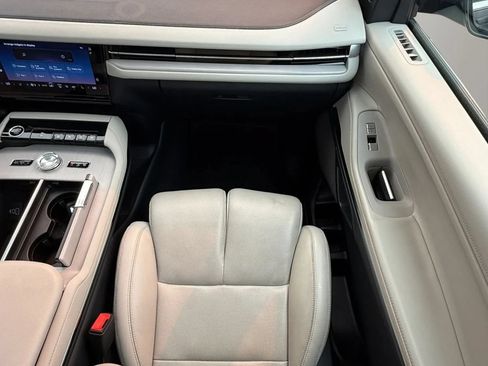 Used 2025 Lincoln Navigator L Reserve AWD/4WD image 27