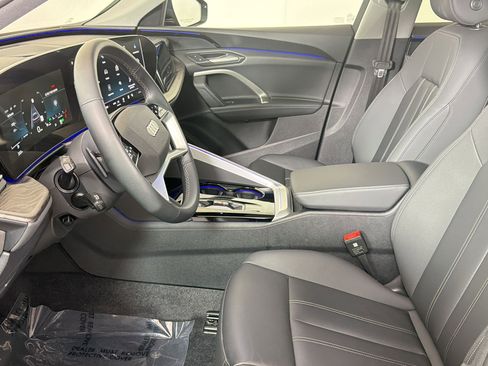 Used 2025 Audi Q5 Premium w/ Convenience Package image 5