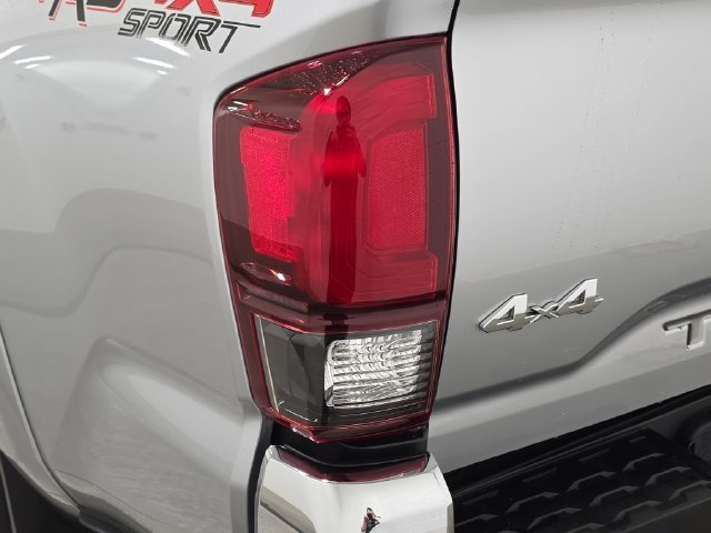 Certified 2022 Toyota Tacoma SR5 AWD/4WD image 28