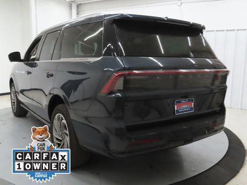 Used 2025 Lincoln Navigator Reserve AWD/4WD image 5