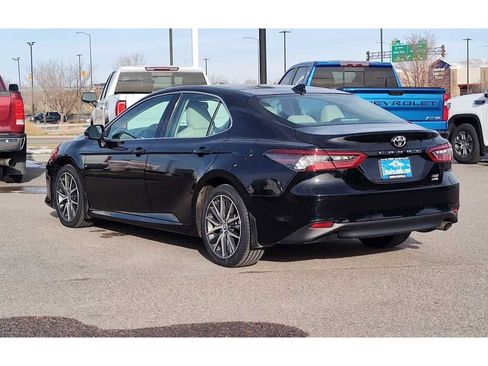Used 2024 Toyota Camry XLE w/ Cold Weather Package image 5