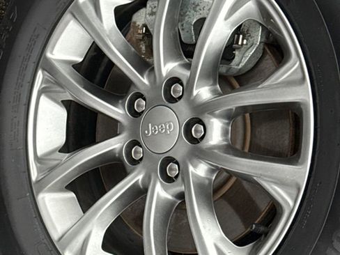 Used 2021 Jeep Cherokee Latitude Lux w/ Trailer Tow Group image 9