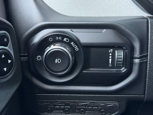 Used 2024 Jeep Wrangler Unlimited Sahara AWD/4WD image 23