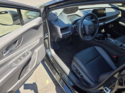 Certified 2026 Toyota Prius XLE FWD image 19