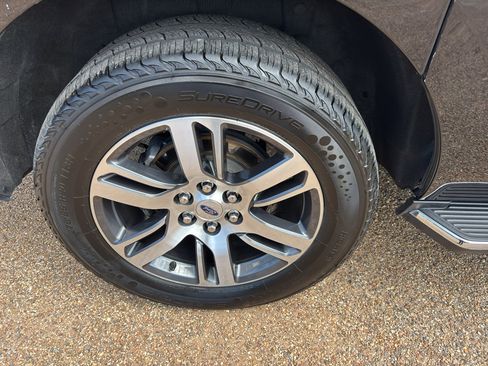 Used 2023 Ford Expedition Max Limited image 10