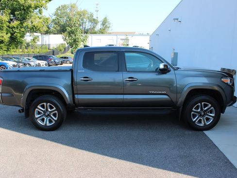 Used 2016 Toyota Tacoma Limited w/ Towing Package AWD/4WD image 35