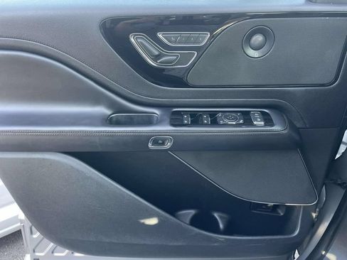 Used 2023 Lincoln Aviator Reserve AWD/4WD image 17