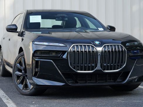 Used 2023 BMW 740i w/ Executive Package RWD image 4