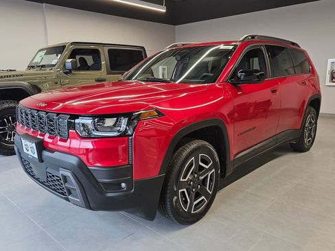 New 2026 Jeep Cherokee Laredo image 5