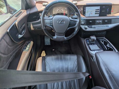 Used 2018 Lexus LS 500 w/ Luxury Package RWD image 4