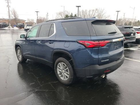 Used 2023 Chevrolet Traverse LT image 3