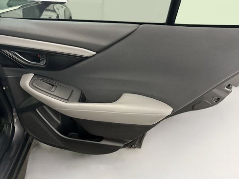 Used 2025 Subaru Outback Premium image 33
