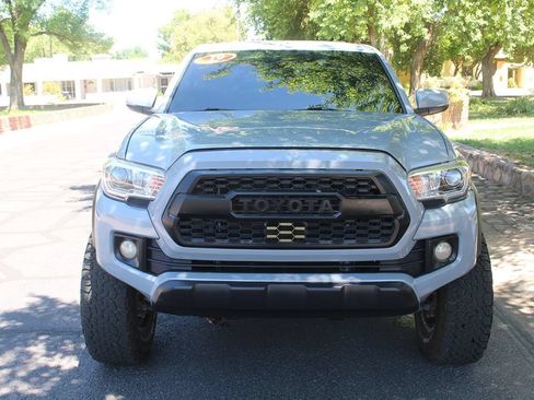 Used 2019 Toyota Tacoma TRD Off-Road AWD/4WD image 51
