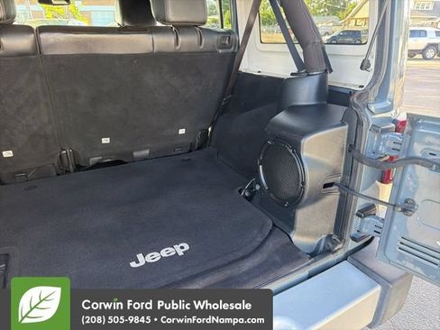 Used 2014 Jeep Wrangler Unlimited Sahara w/ Dual Top Group AWD/4WD image 32