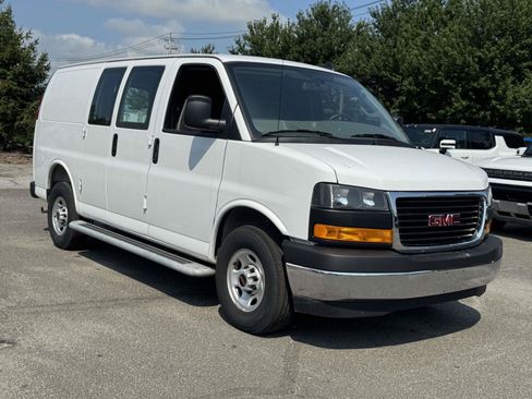 Used 2025 GMC Savana 2500 w/ Driver Convenience Package RWD image 2