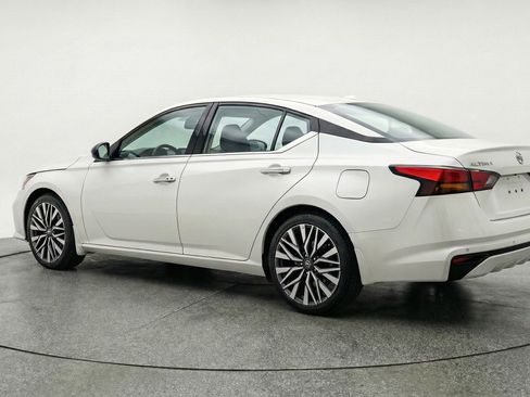 Used 2025 Nissan Altima 2.5 SV image 6